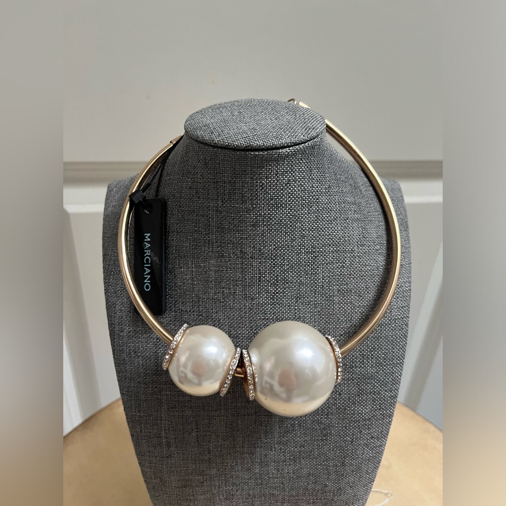 Marciano Gold Necklace with Statement Pearls